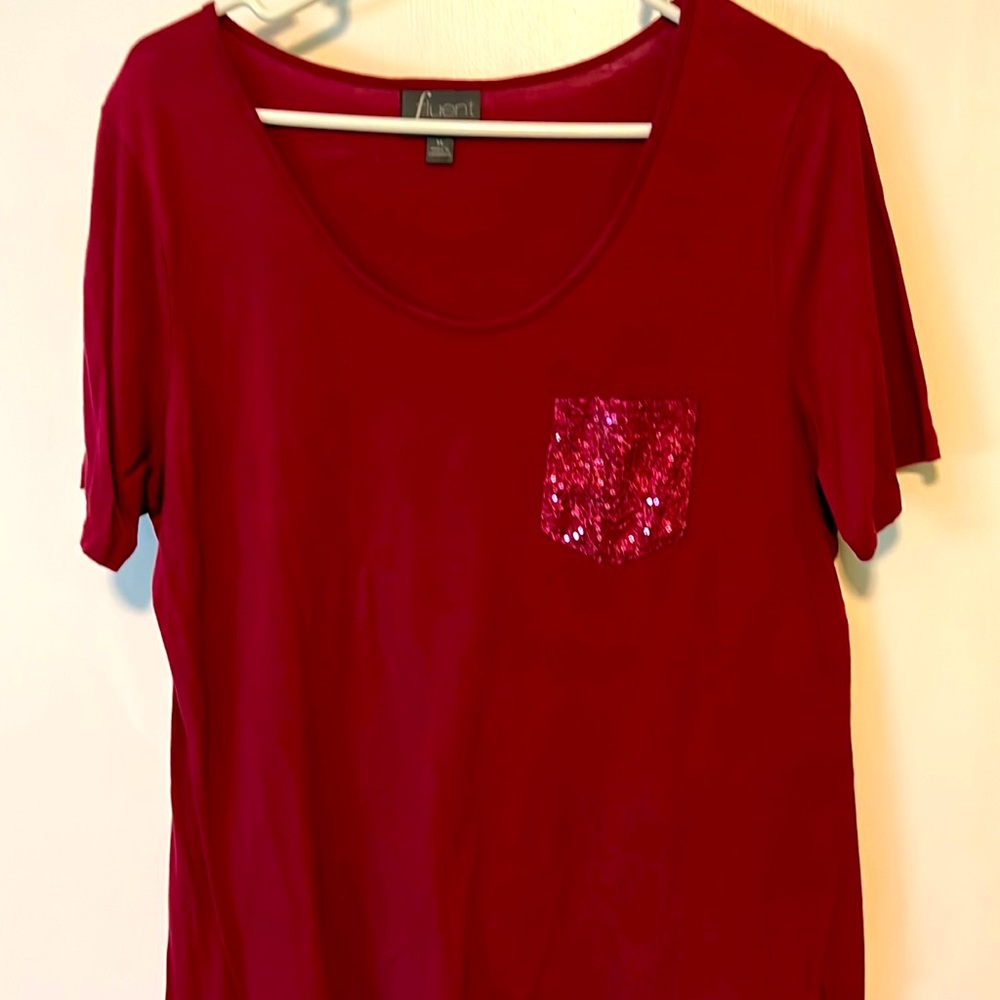 Fluent Life fuchsia shortsleeved top in XL.